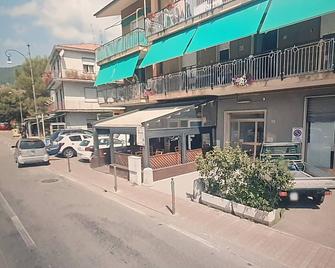 Rapallo Close To Golf Executive With Balcony - Rapallo - Building