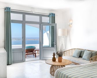 Maregio Suites - אויה - סלון