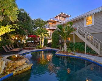 \'Safe & Clean\' Hide-A-Way Suite, only 60 steps to the Siesta Key Public Beach - Siesta Key - Pool