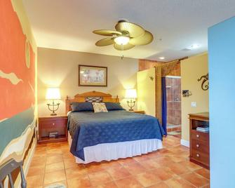 Vibrant Condo - Walk to Indian Rocks Beach! - Indian Rocks Beach - Bedroom