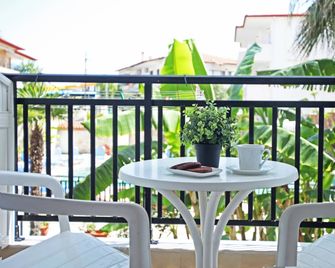 Sarantis Hotel - Chaniotis - Balcón