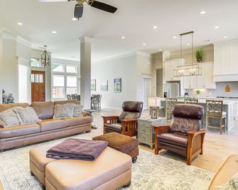 Luxe Golf Getaway in Hot Springs Village! - Hot Springs Village - Sala de estar