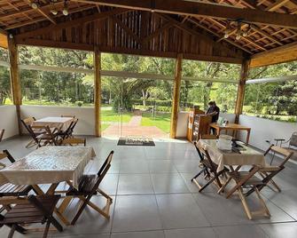 Hospedaria Paiol - São Bento do Sapucaí - Patio