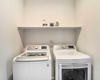Family-Friendly Rio Rancho Home Near Old Town - Rio Rancho - Laundry facility