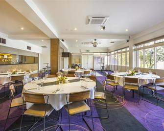 Nightcap At Glengala Hotel - Sunshine - Restaurant