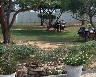 Meridian Drive Hotel - Tema - Patio