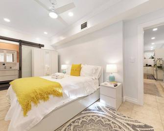 Island Gardens Family Escape, Pool & Car included - Nassau