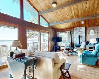 Reed Shore Cottage - Tremont - Sala de estar