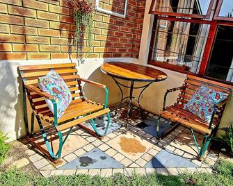 Quality accommodation to business and leisure guests to Brackenfell, Cape Town. - Brackenfell - Patio