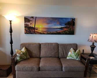 Kaleialoha Condominiums - Lahaina - Living room