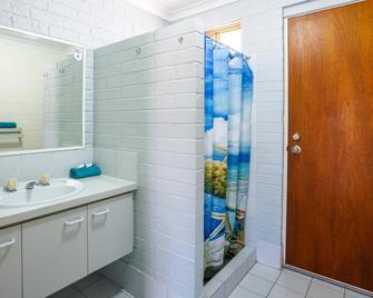 Shark Bay Seafront Apartments - Denham