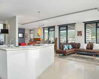 Four Seasons 1110 - Cape Town