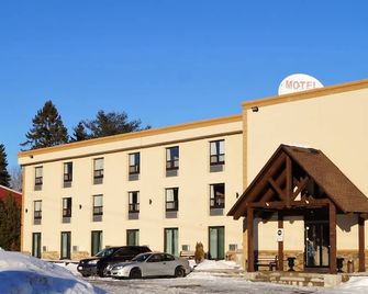 red maple inn and suites - Huntsville - Edifício
