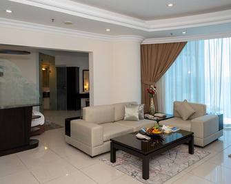 Costa Del Sol Hotel by Arabian Link - Ḩawallī - Sala de estar
