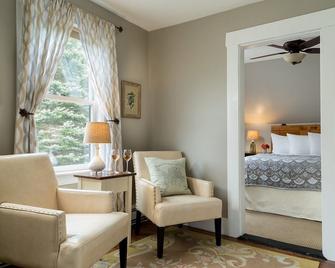 Squam Lake Inn - Holderness - Sala de estar