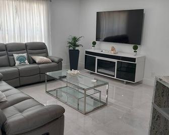 Cape Coral Canalfront - Cape Coral - Living room