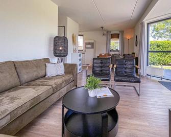 Awesome home in Ewijk with house a panoramic view - Hernen - Sala de estar