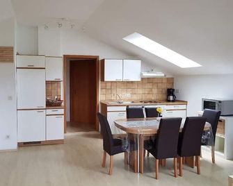 Cozy vacation apartment with balcony (75 sqm) - Waldmunchen - Keuken
