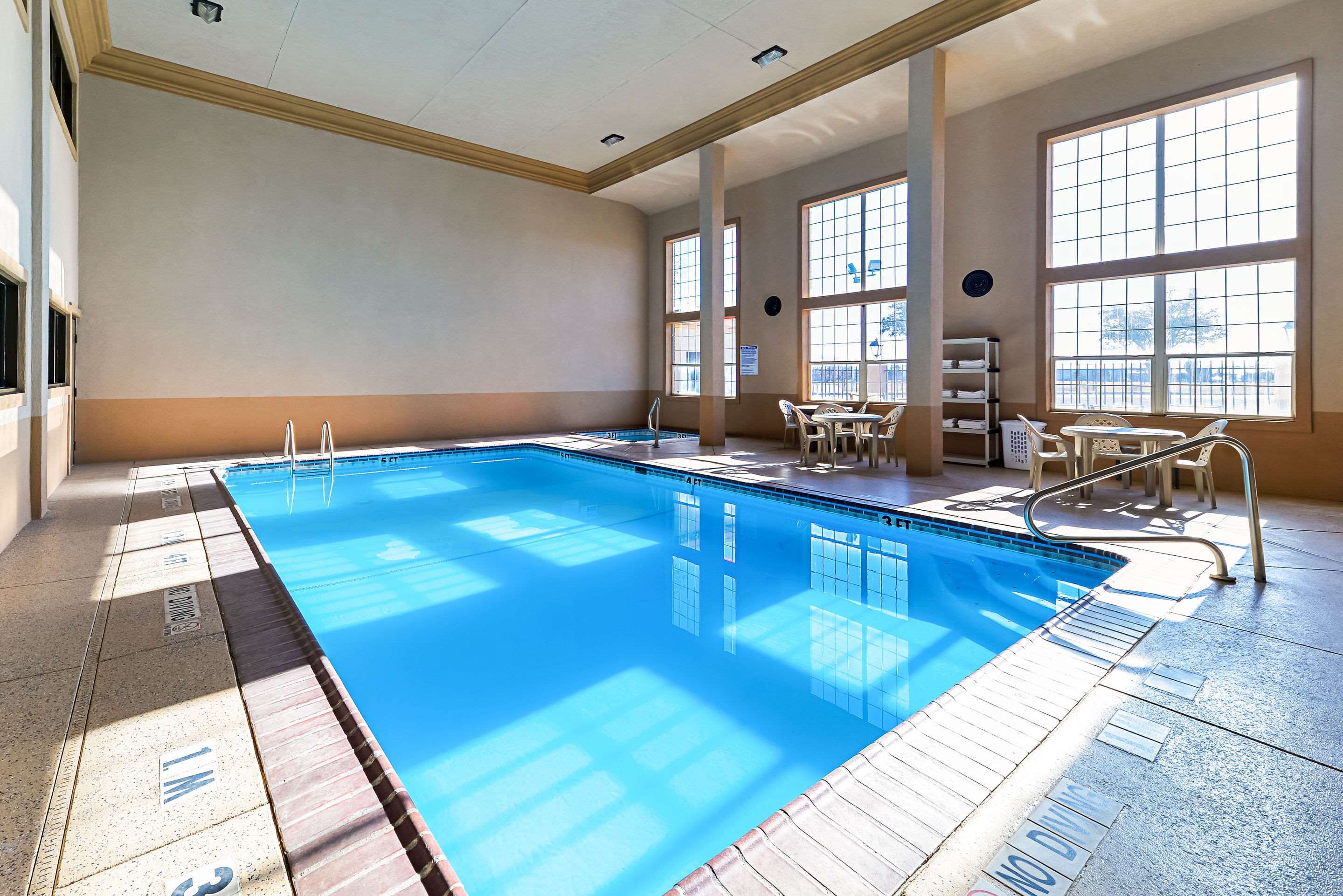 Quality Inn & Suites Lubbock South - לאבוק - בריכה