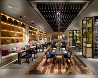 Radisson Blu Hotel Ajman - Ajman - Restaurang