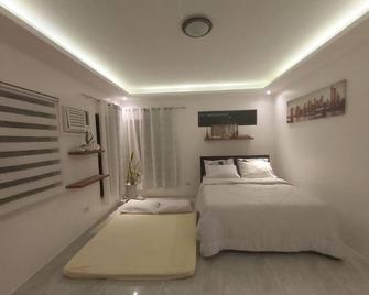 Home Harbor - Panglao - Schlafzimmer