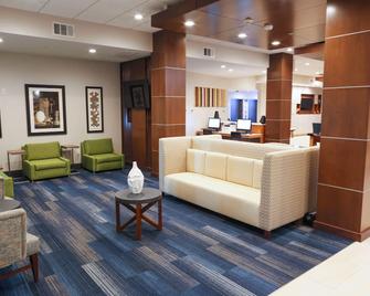 Holiday Inn Express & Suites - Houston Iah - Beltway 8, An IHG Hotel - Houston - Lobby