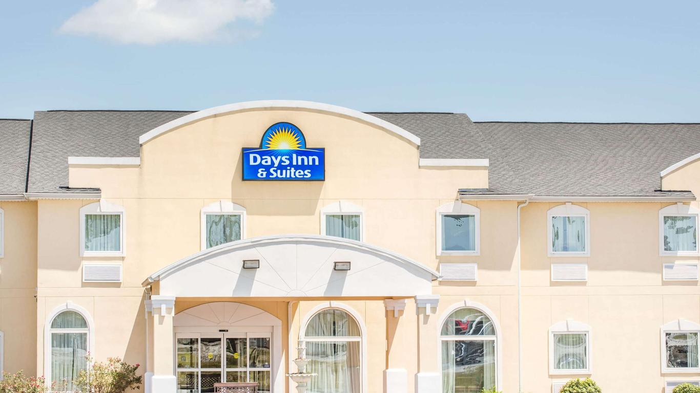 Days Inn & Suites by Wyndham Swainsboro