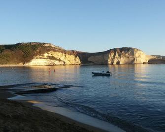 Relaxation, sea and sunsets - Santa Caterina - Strand