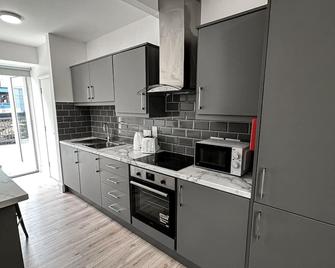 Kcm Urban Retreats - Cobh - Cuina