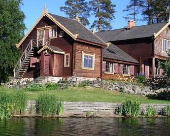 Magnificent Cultural House by the lake. In the heart of a magnificent nature reserve - Kyrkhult - Edificio