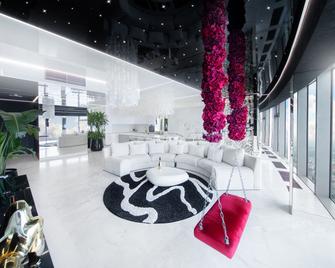 Apartments In Sky Tower With Bathtub Near The Window - Wrocław - Lobby