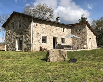 Charming Stone Cottage Near Lake and Longest Himalayan Footbridge in France - Saint-Jeures - Bâtiment