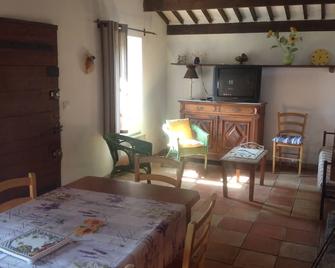 In the heart of Drôme Provençale countryside cottage baronies Park - Propiac - Comedor