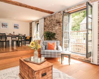 4 The Pottery - Dartmouth - Living room