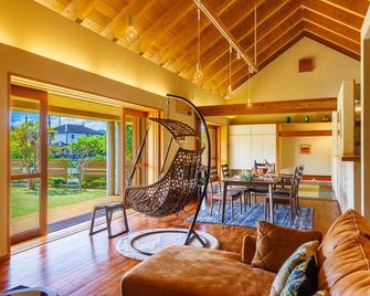 Comes with a loft Our proud natural grass spreads throughout the approximately 500 garden Okuma R / Kunigami-gun Okinawa - Kunigami - Living room