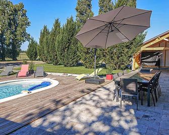 Nice Home In Thilouze - Villeperdue - Basen