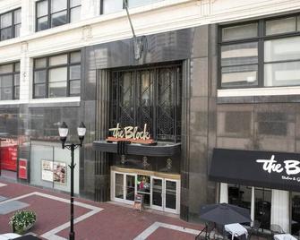 Luxury, centrally located loft Downtown w/skybridge access to Convention Center - Indianapolis - Building