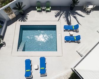 Ports Of Call Resort Grace Bay Turks And Caicos - Grace Bay - Pool