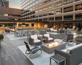 Hilton Houston Plaza/Medical Center - Houston - Building