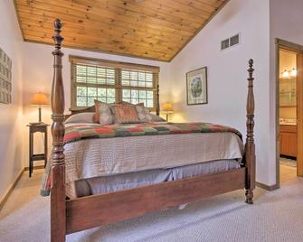 Couples Cabin - 5 Mi to DT Berkeley Springs! - Berkeley Springs - Bedroom