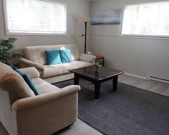 Spacious 2 bedroom suite on private lot - Pemberton - Huiskamer