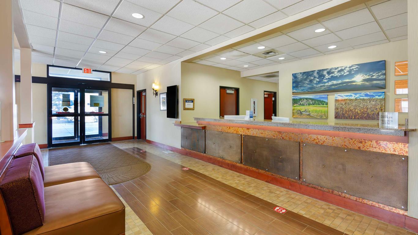 Best Western Golden Prairie Inn & Suites