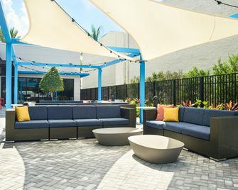 Tru by Hilton Ft. Lauderdale Airport - Dania Beach - Terasa