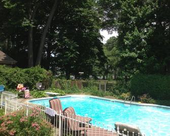 Chateau Olivier - Montreal - Pool