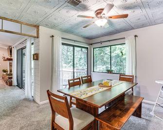 Marina Villa Condo at Lake Keowee with Fireplace - Salem - Dining room