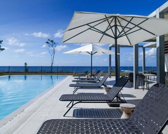 ibis Styles Mayotte Aéroport - Pamandzi - Piscina