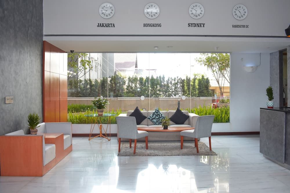 بوجور فالي هوتل