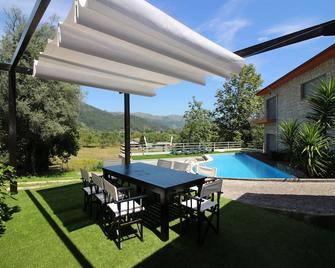Casa de Paredes Secas - Amares - Piscina