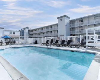 海洋 2700 酒店 - 維吉尼亞海灘 - 維吉尼亞海灘 - 游泳池