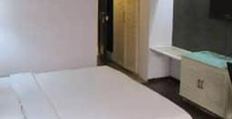 ホテル サイ プラカス - ハイデラバード - 寝室